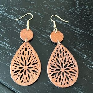 Laser cut wooden earrings-NWT